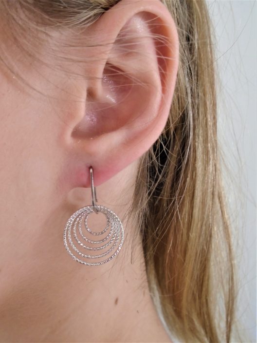 silver concentric circles diamond cut earrings lobe